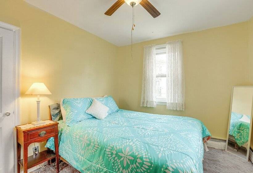 Ideally Located Villas Home: 2 Mi To Beaches!