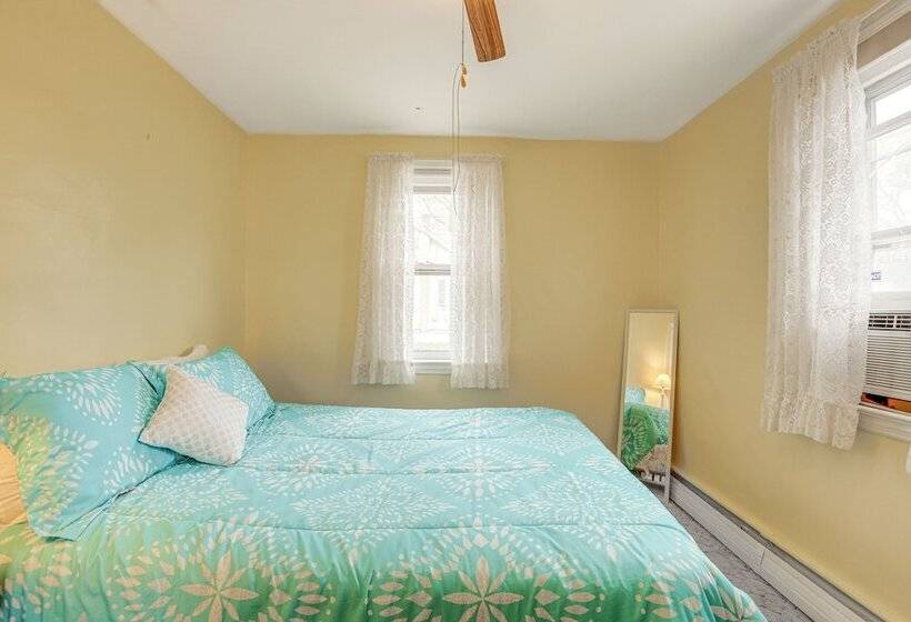 Ideally Located Villas Home: 2 Mi To Beaches!