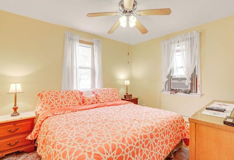 Ideally Located Villas Home: 2 Mi To Beaches!