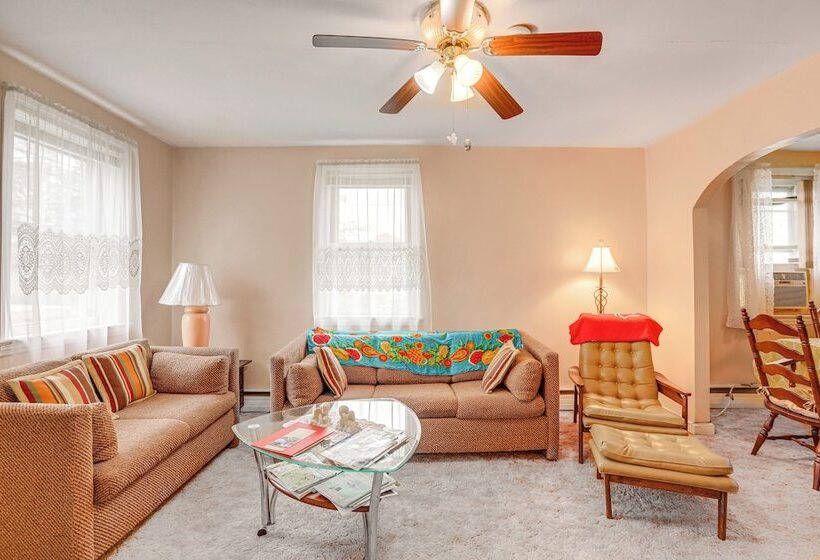 Ideally Located Villas Home: 2 Mi To Beaches!