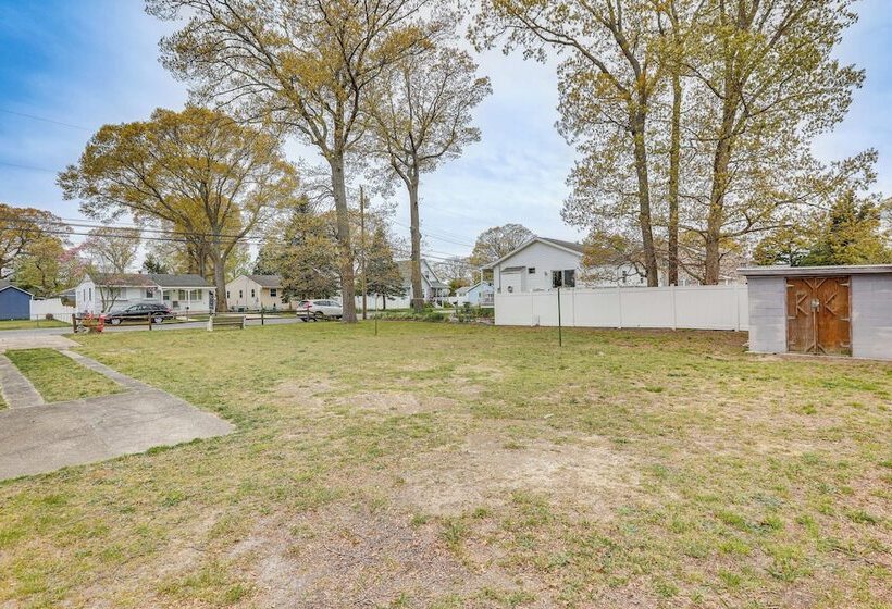 Ideally Located Villas Home: 2 Mi To Beaches!