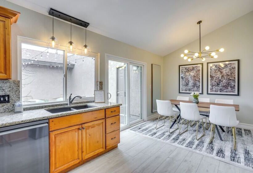 Idyllic Tustin Home W/ Private Patio & Grill