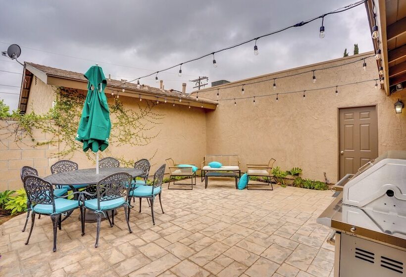 Idyllic Tustin Home W/ Private Patio & Grill