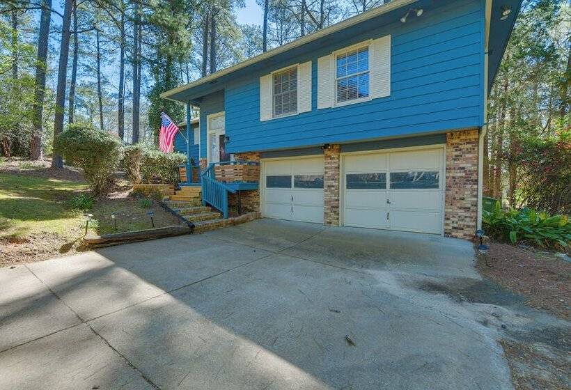 Inviting Columbus Home W/ Deck: 7 Mi To Downtown!