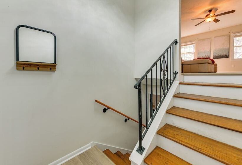 Inviting Columbus Home W/ Deck: 7 Mi To Downtown!