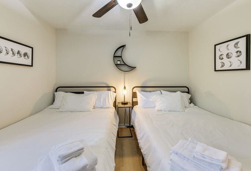 Inviting Columbus Home W/ Deck: 7 Mi To Downtown!