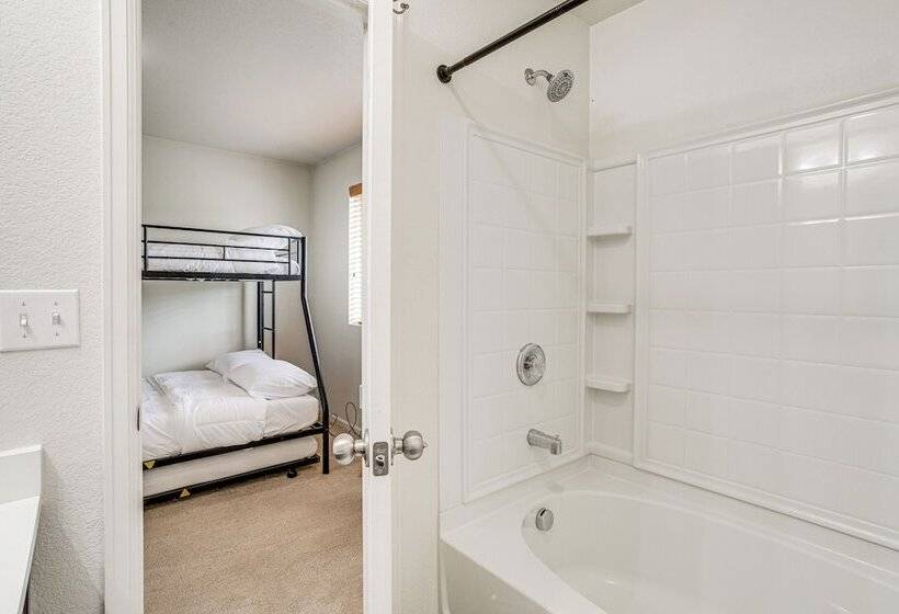 6 Mi To Dia: Denver Home W/ Fenced Yard & Fire Pit