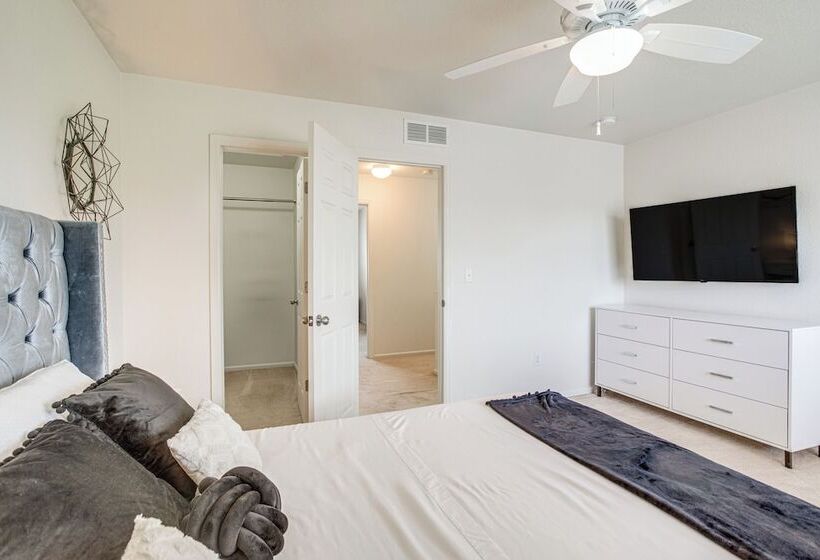 6 Mi To Dia: Denver Home W/ Fenced Yard & Fire Pit