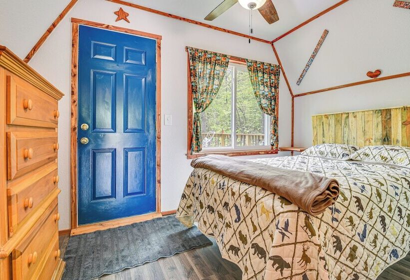 Inviting Des Arc Cabin W/ Fire Pit + Deck!