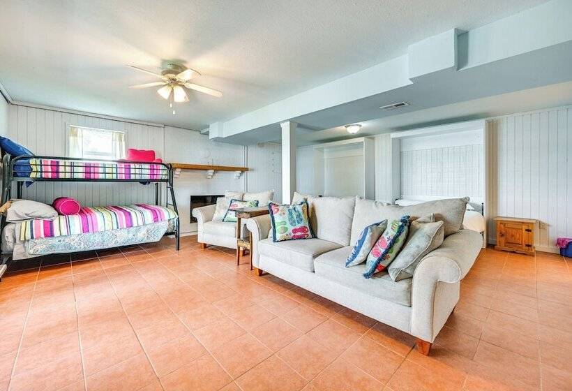 Kentucky Lake Home W/ Boat Launch & Hot Tub!