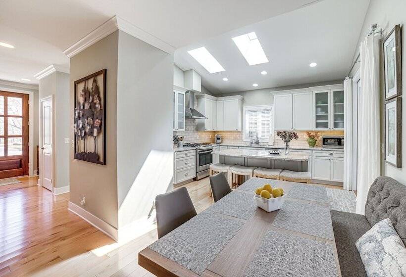 Downtown Douglas Home W/ Kayaks Near Oval Beach