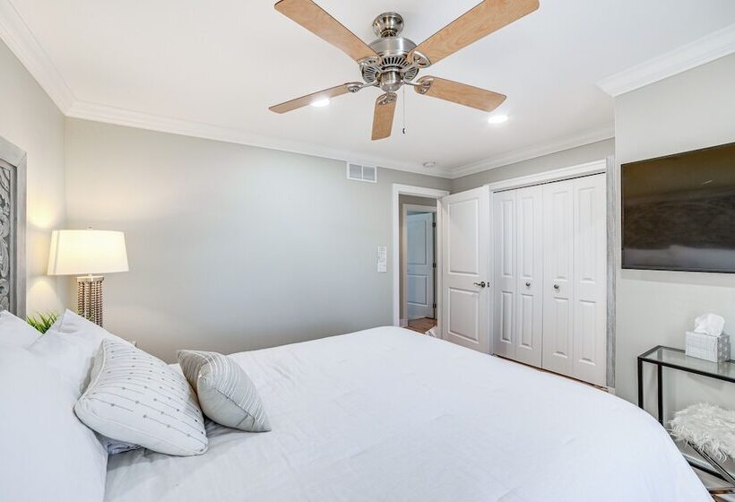 Downtown Douglas Home W/ Kayaks Near Oval Beach