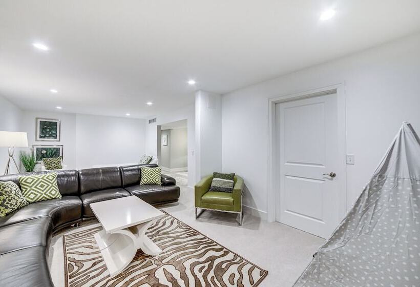 Downtown Douglas Home W/ Kayaks Near Oval Beach