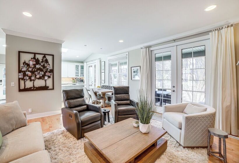 Downtown Douglas Home W/ Kayaks Near Oval Beach