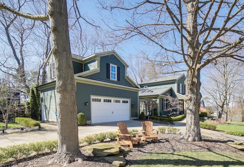 Downtown Douglas Home W/ Kayaks Near Oval Beach