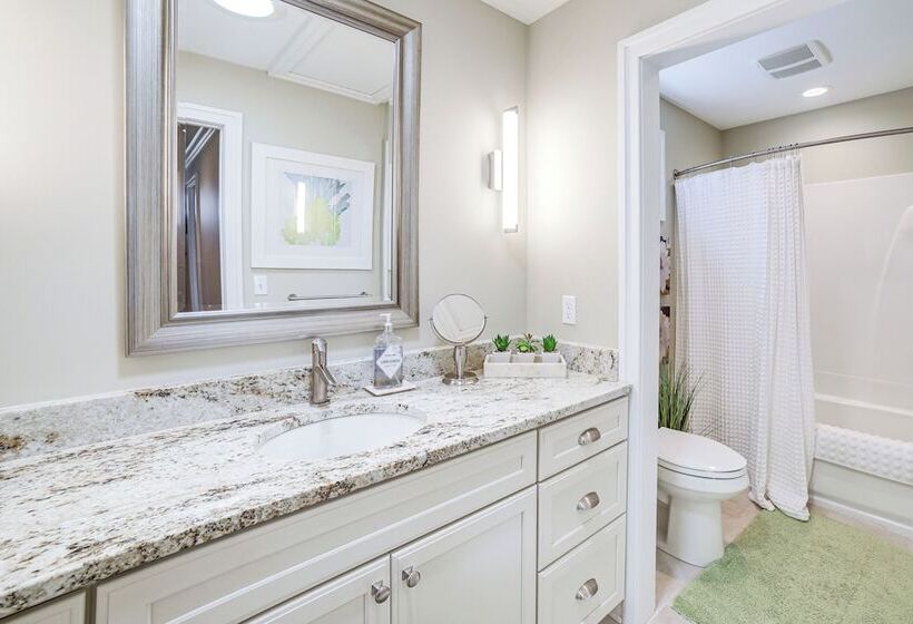 Downtown Douglas Home W/ Kayaks Near Oval Beach