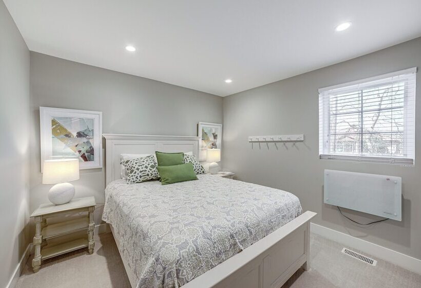 Downtown Douglas Home W/ Kayaks Near Oval Beach