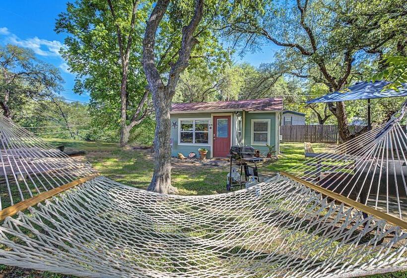 Charming Lakeview Cottage With Lake Access!