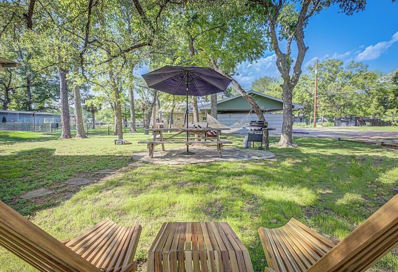 Charming Lakeview Cottage With Lake Access!
