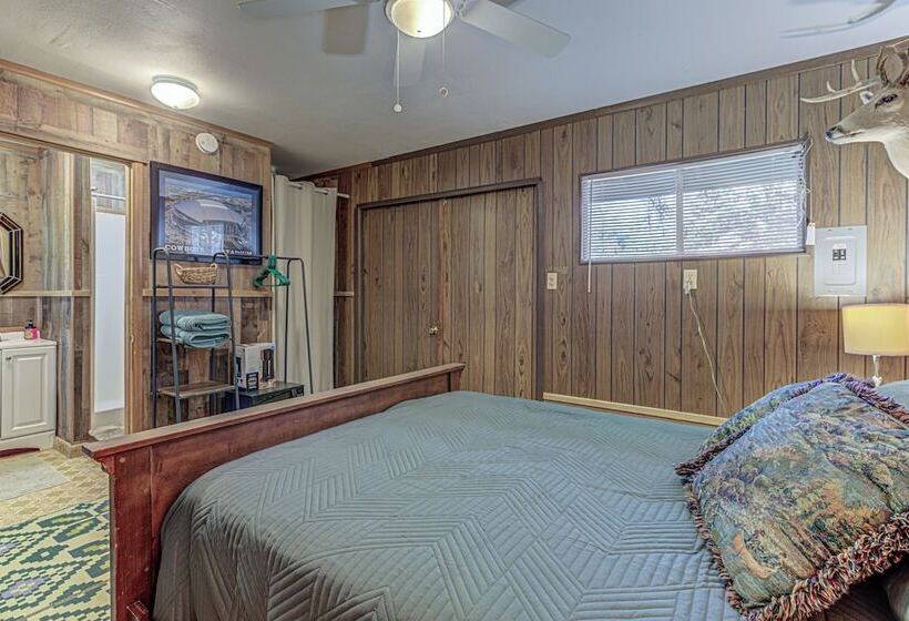 Kingsland Duo 2 Cottages In 1 W/ Lakeview!