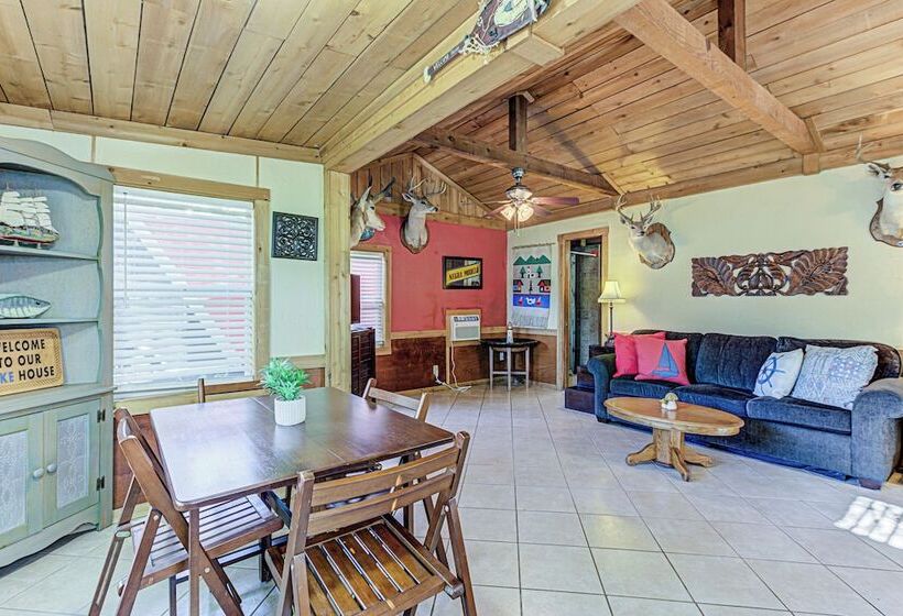 Kingsland Duo 2 Cottages In 1 W/ Lakeview!