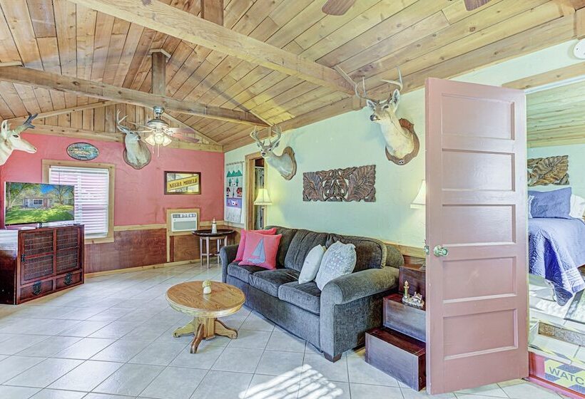 Kingsland Duo 2 Cottages In 1 W/ Lakeview!