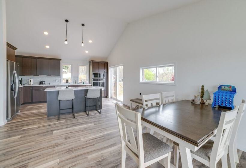 Deck W/ Lake Barkley Views: Spacious Family Home!