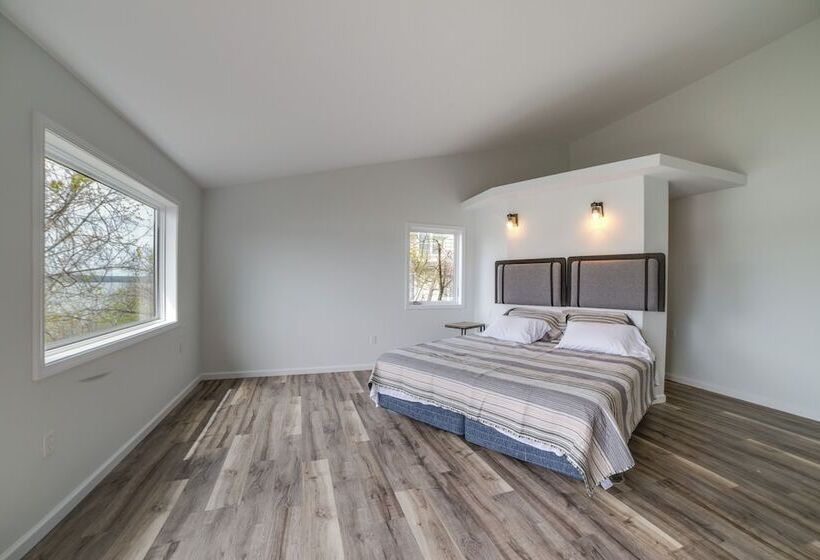 Deck W/ Lake Barkley Views: Spacious Family Home!