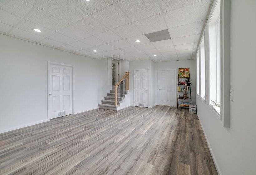 Deck W/ Lake Barkley Views: Spacious Family Home!