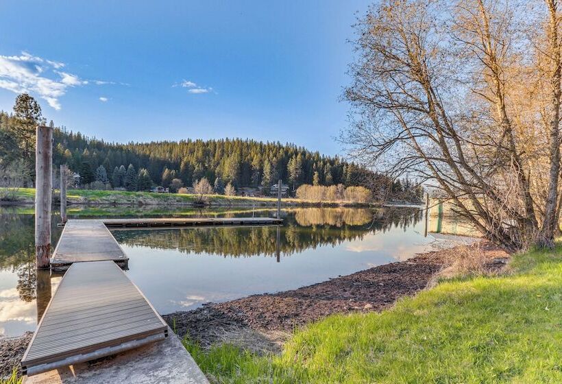 Lakefront Coeur D Alene Home W/ Deck + Shared Dock