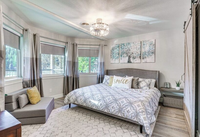 Lakefront Coeur D Alene Home W/ Deck + Shared Dock