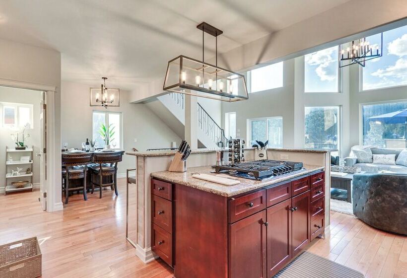 Lakefront Coeur D Alene Home W/ Deck + Shared Dock