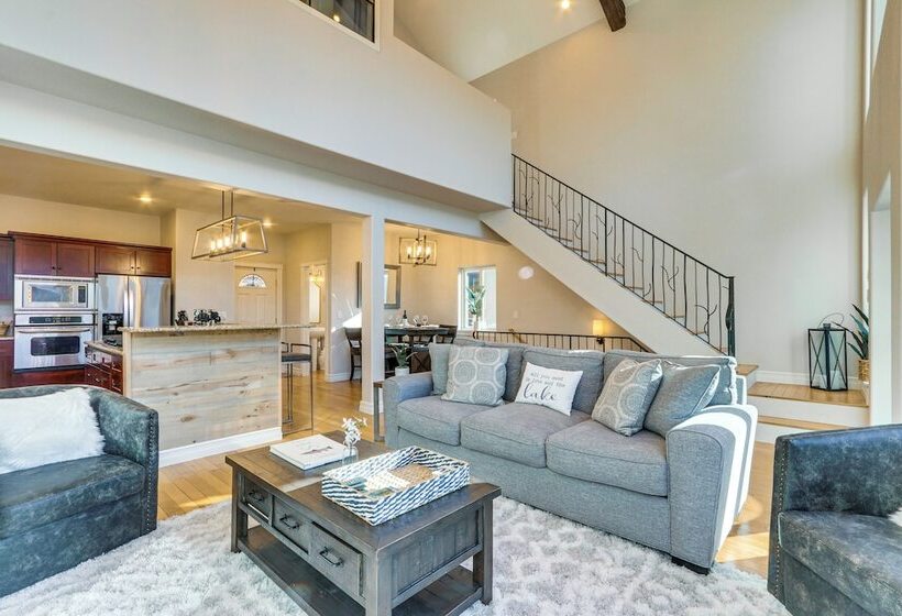 Lakefront Coeur D Alene Home W/ Deck + Shared Dock