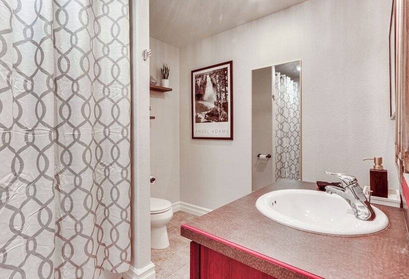 Lakefront Coeur D Alene Home W/ Deck + Shared Dock