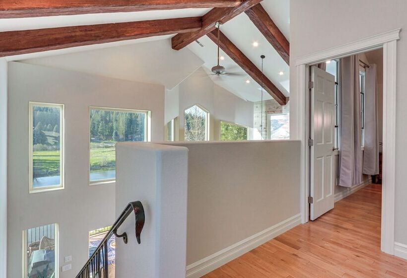 Lakefront Coeur D Alene Home W/ Deck + Shared Dock