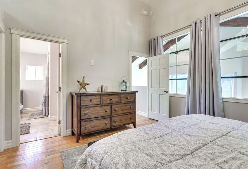 Lakefront Coeur D Alene Home W/ Deck + Shared Dock