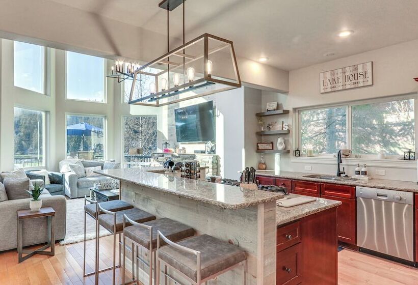 Lakefront Coeur D Alene Home W/ Deck + Shared Dock