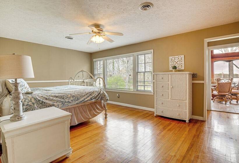 Lakefront Leesburg Home W/ Private Dock & Ramp!