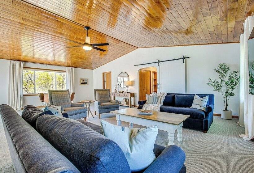 Lakefront Wisconsin Getaway: Fish, Boat, Relax!