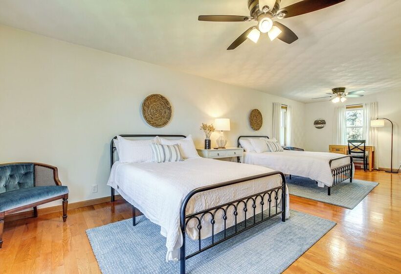 Lakefront Wisconsin Getaway: Fish, Boat, Relax!