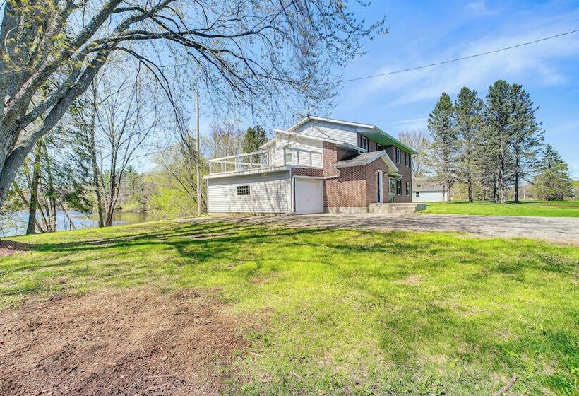 Lakefront Wisconsin Getaway: Fish, Boat, Relax!