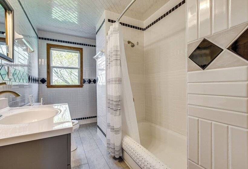 Lakefront Wisconsin Getaway: Fish, Boat, Relax!