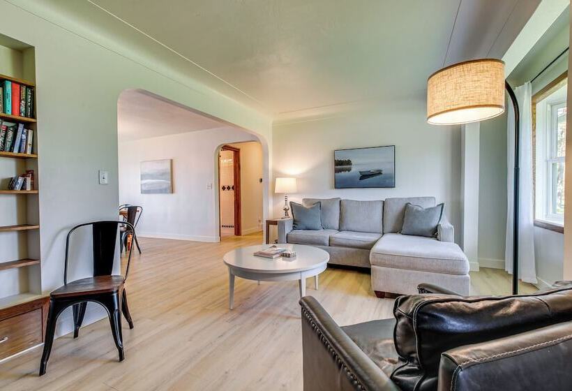 Lakefront Wisconsin Getaway: Fish, Boat, Relax!