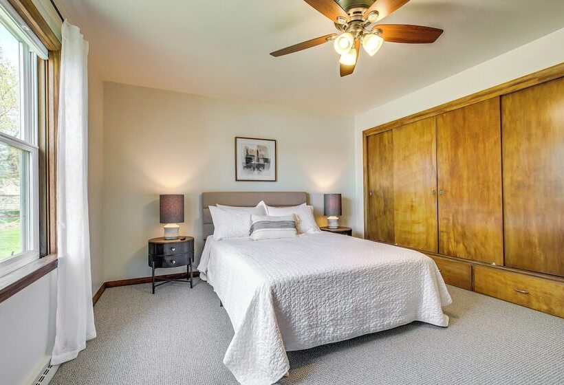 Lakefront Wisconsin Getaway: Fish, Boat, Relax!