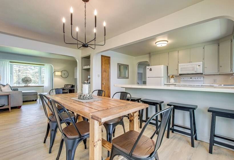 Lakefront Wisconsin Getaway: Fish, Boat, Relax!