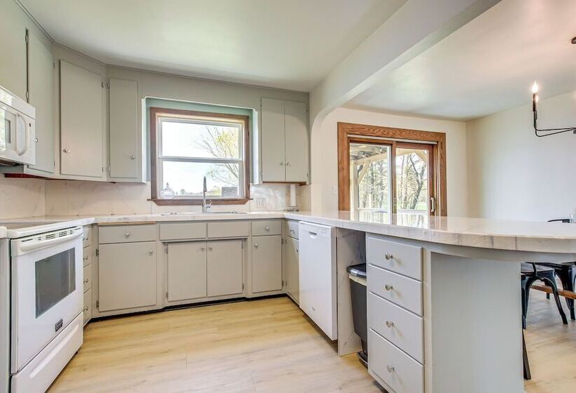 Lakefront Wisconsin Getaway: Fish, Boat, Relax!