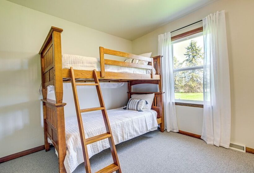 Lakefront Wisconsin Getaway: Fish, Boat, Relax!