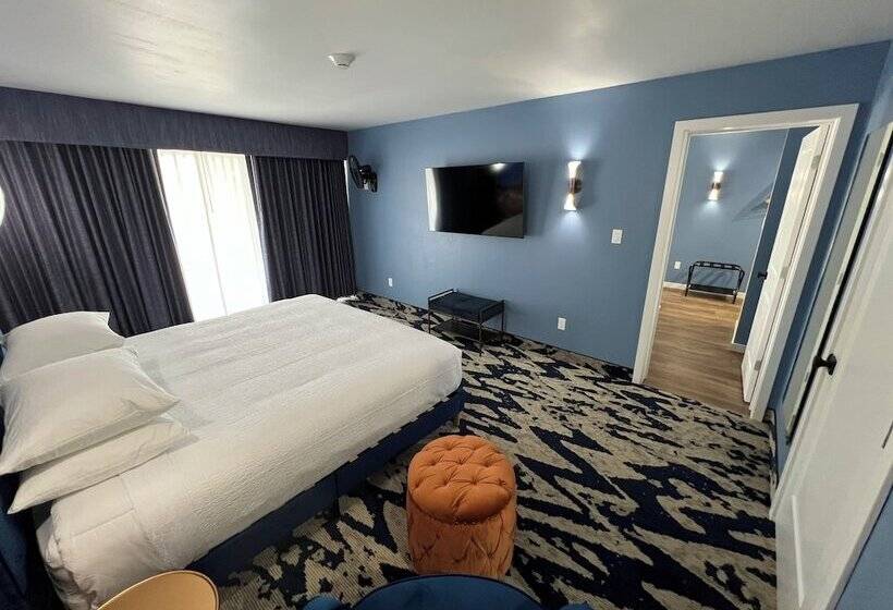 Lighthouse Suites