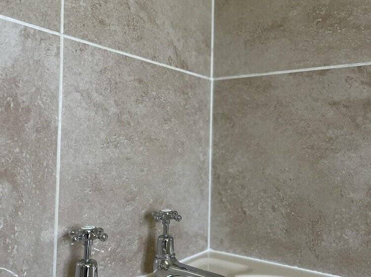 Lovely 2 Bed Cottage In St Brides, Pembrokeshire