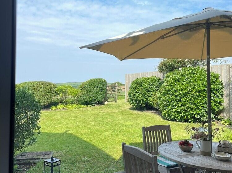 Lovely 2 Bed Cottage In St Brides, Pembrokeshire